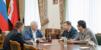 Губернатор Александр Гусев обсудил с гроссмейстером Сергеем Карякиным развитие шахматных проектов в Воронежской области - РИА Воронеж