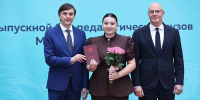 Зампредседателя Правительства России Дмитрий Чернышенко и министр просвещения России Сергей Кравцов вручили дипломы с отличием 38 лучшим выпускникам педвузов. В их числе выпускница АлтГПУ Екатерина Шмырова - Администрация Алтайского края