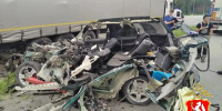 Автомобилист разбился насмерть после столкновения с грузовиком на ЕКАД - EaNews.Ru