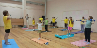 В Лазарево проходят оздоровительные занятия для бабушек и внуков - Кировская правда