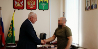 Глава района Александр Головков встретился с участником специальной военной операции. - Бутурлиновский район