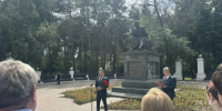 В Казани к 283-летию Державина возложили цветы к памятнику поэта - ИА Татар-информ