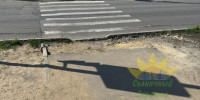 «С колясками невозможно пройти»: коммунальщики бросили разбитый тротуар на два месяца и разозлили горожан - ИА Версия-Саратов