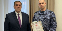 Два сотрудника Росгвардии получили награды за задержание расклейщиков в Перми - Росгвардия