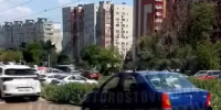 Вода сносит машины: Орбитальную в Ростове затопило из-за прорыва трубы - DonDay.Ru