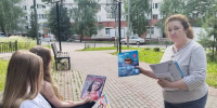 Уличная акция «Мир журналов: читай и узнавай» - ЦБС города Калуги