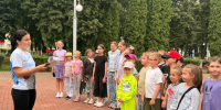 на фото участники патриотической акции. - Губкинский городской округ