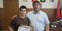 Абдурахману Таймазову вручили медаль «За содействие в СВО» и благодарственное письмо - Газета Кизилюртовские вести