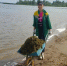 В Балаково пляжи вручную убирают от водорослей из-за отсутствия техники - Общественное мнение