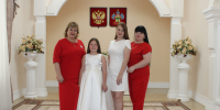 Творческая семья: Наталья Щербакова, Маргарита и Екатерина Трифоновы, Наталья Коростелева. - Газета Авангард