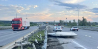 Под Челябинском с грузовика упали бетонные плиты, движение затруднено - Агентство новостей Доступ