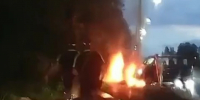В Костроме столкнулись и мгновенно вспыхнули мотоцикл и автомобильвидео - Комсомольская Правда