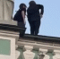 В Петербурге задержали руферов, которые забрались на крышу Зимнего дворца - M24.Ru