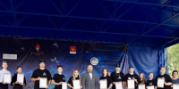 В лагере «Молодые лидеры 2026» завершилась юбилейная смена. Её закрытие ознаменовалось концертной программой, подготовленной самими участниками.. - Каратузский район