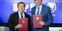 Председатель Всероссийской федерации легкой атлетики Пётр Фрадков (слева) и Министр просвещения РФ Сергей Кравцов подписали соглашение о сотрудничестве. Фото: ВФЛА - Газета Алтайский спорт