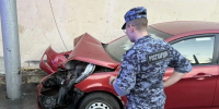 На Разина женщина из-за приступа попала в ДТП: ей на помощь пришли росгвардейцы - Четвертая Власть