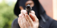 В Орлове 20-летний парень три раза выстрелил в голову мужчине - Newsler.Ru