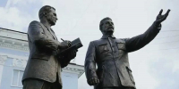 Памятник Ивану Бардину и Иосифу Сталину - Город Че