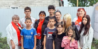 Вместе с подругами из Подмосковья побывали в многодетной семье - КПРФ