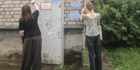 Реальная польза или Сизифов труд: Лянгасовские подростки чистят микрорайон от сомнительной рекламы - Kirov.Online