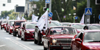 Легендарный парад красных машин вновь промчится по Тюмени в День города - Департамент по спорту и молодежной политике
