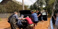 В Удмуртии росгвардейцы оказывают помощь жителям города Глазов, пострадавшим от подтопления - ИА Общественная служба новостей