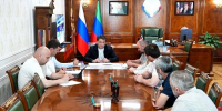 Джамбулат Салавов встретился с представителями КФХ «Роза» по вопросу земельных споров - Дагестанская правда