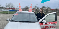 Девушка обучается вождению на средства маткапитала - Министерство труда и соцразвития