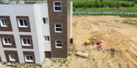 На стройке Дома социального обслуживания проводят вертикальную планировку - Калужский перекрёсток