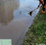 Водопропускные решетки чистят от мусора в Ижевске - ИА Удмуртия