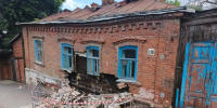 В центре Саратова обрушилась облицовка у дореволюционного дома - Четвертая Власть