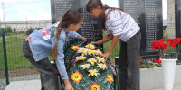 В первый день июля в поселке Урлядинском открыли памятник. - Красный уралец