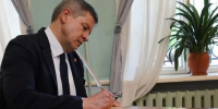 Егор Ковальчук посетил выставку, приуроченную ко дню памяти Ф. И. Тютчева - ИА Наш Брянск.ru