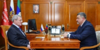 Фёдор Щукин и полпред президента в СКФО Юрий Чайка обсудили в Махачкале развитие Дагестана, несмотря на последствия паводков. - ГТРК Дагестан