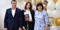 Диплом из рук политика! Игорь Чистюхин вручил выпускникам заслуженные аттестаты - Справедливая Россия