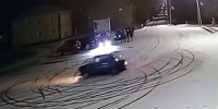 В Зуевке водитель устроил дрифт на площади и поплатился за трюки за рулем - Город Киров