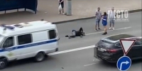 Мотоциклист с переломами не мог встать с дороги: появилось видео ДТП на ул. Щорса - Город Киров