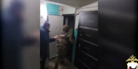 Момент задержания. Скриншот из видео пресс-службы ГУ МВД России по Иркутской области - Irk.Ru