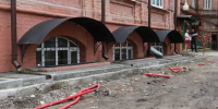 В Иркутске продолжается благоустройство территории возле культурного центра Александра Вампилова - Weacom.Ru