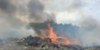 Огнеборцы тушат пожар на свалке у поселка Спутник - Волга Ньюс