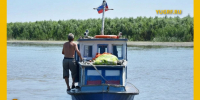Рыбак на лодке - Юг России