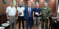 Глава Казбековского района вручил государственные награды героям СВО - Казбековский район