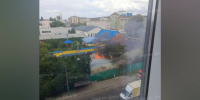 В Воронеже днем 16 июля загорелся гараж у остановки «Работница»: видео - РИА Воронеж