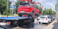 В Курске на улице Ленина эвакуируют припаркованные автомобили - Друг для Друга