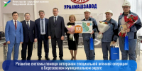 800-тысячную карту «Уралочка» получил представитель свердловской трудовой династии машиностроителей - Министерство социальной политики