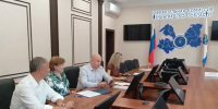 Представитель Ленинградского отделения Политической партии ЛДПР передал документы для заверения списка кандидатов - Леноблизбирком