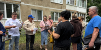 Парковочный вопрос: депутаты ЛДПР взяли на контроль проблему жителей дома №17 на бульваре Эрьзи - ЛДПР