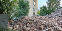 Власти опровергли сообщения о повреждении дома при сносе расселенной постройки в Омске - ИА Новый Омск