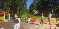 Специалисты из культурно-досугового центра на детской площадке по адресу: ул. Стрельцова, д. 9 провели увлекательную игровую программу - Комитет культуры и туризма