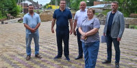 Виталий Хоценко проверил благоустройство сквера в селе Знаменское - 12 канал